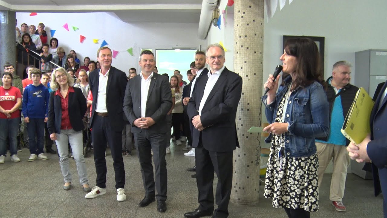 PUNKTum Ministerpräsident Haseloff besuchte Förderzentrum in Eisleben