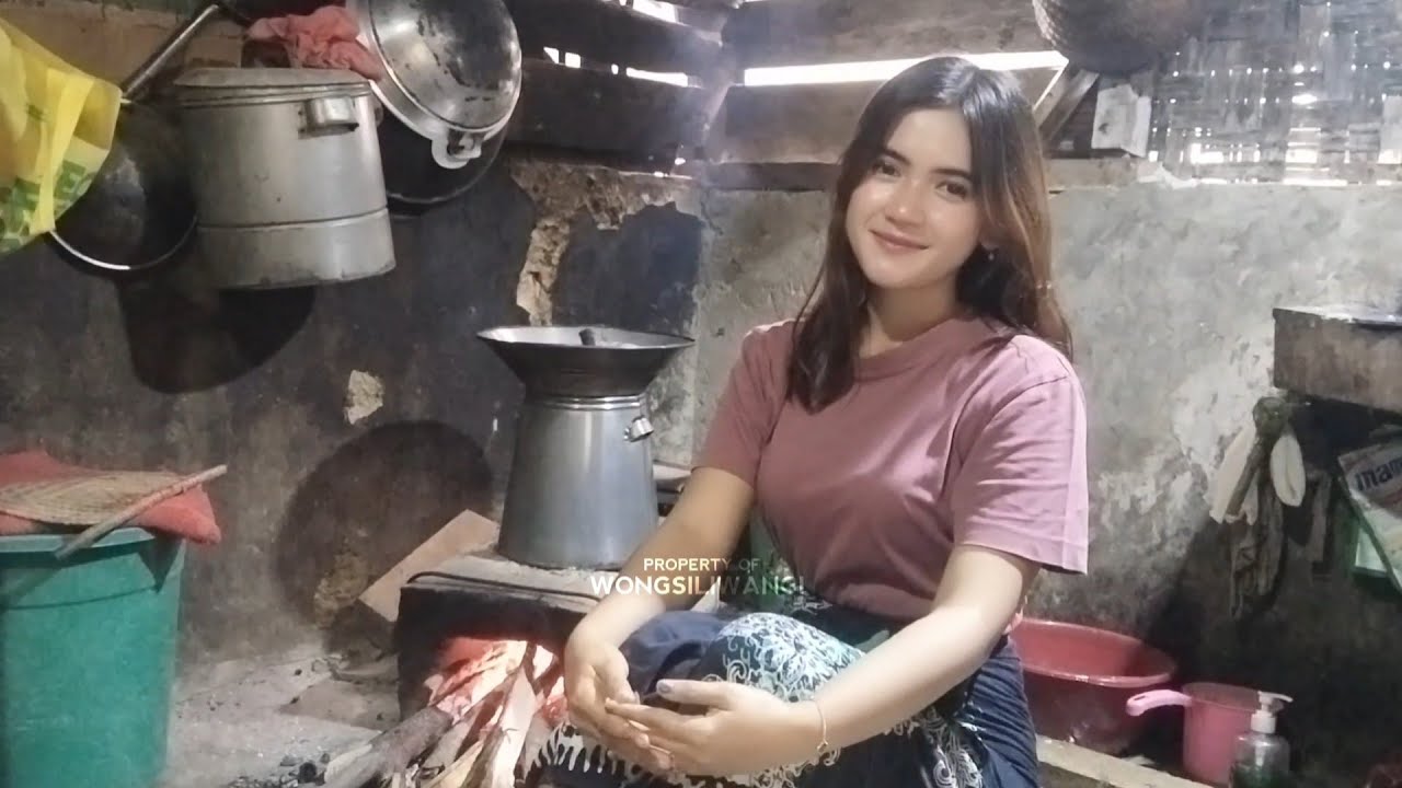 Sumpah Bikin Betah, Suasana Hujan Di Pedesaan, Terasa Kehangatan Aktivitas Neng Enji Di Dapur Sunda 