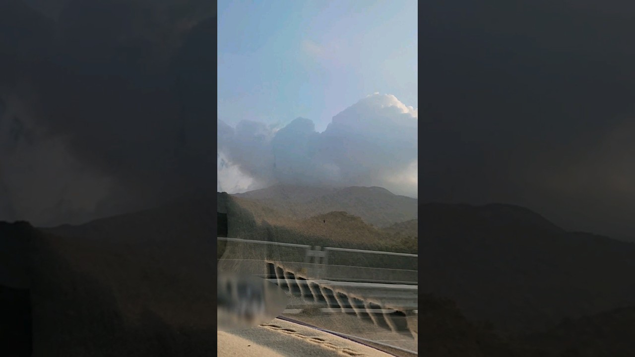 정상에 구름낀 모악산