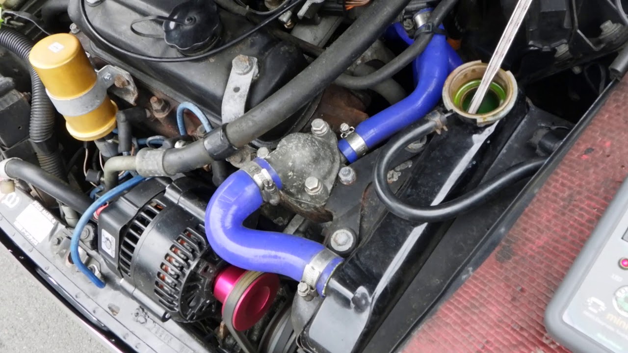 ローバーMINI スロットルの開け方で吹けない症状をチェック中 - YouTube