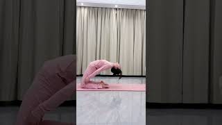 #Yoga #Fitness #Wellness #HealthyLifestyle #Stretching #YogaPractice #MindBodyBalance 🧘♀️💪🌿