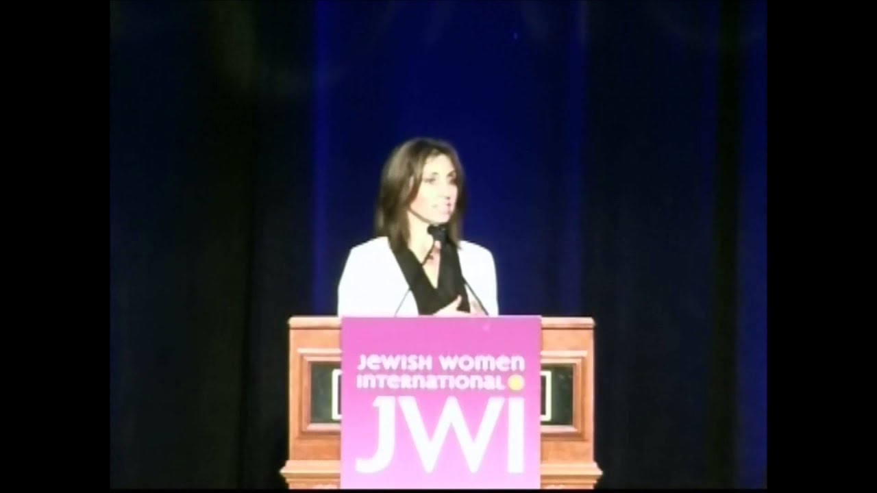 Debbie Kenvin delivers her "Pearl of Wisdom" at Jewish Women International's Women to Watch