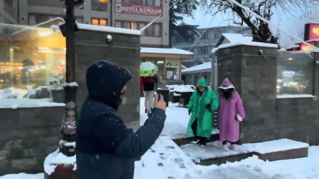 Manali maal rode ❄️ snow ⛄️ 