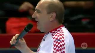 Video thumbnail of "Mladen Grdović - Evo mene moji ljudi - Uživo na utakmici Hrvatska-Island"