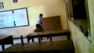 Frustasi Dikunci di Dalam Kelas XD