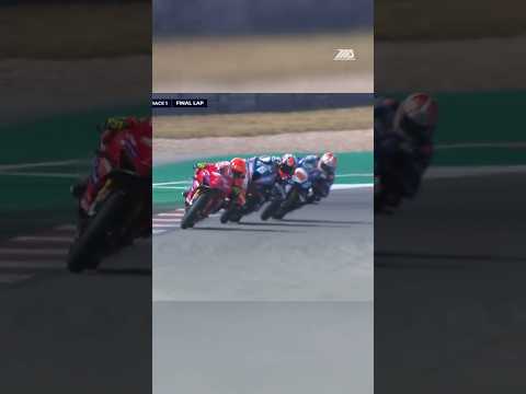 Last lap Superbike battle in Texas! #motorcycle