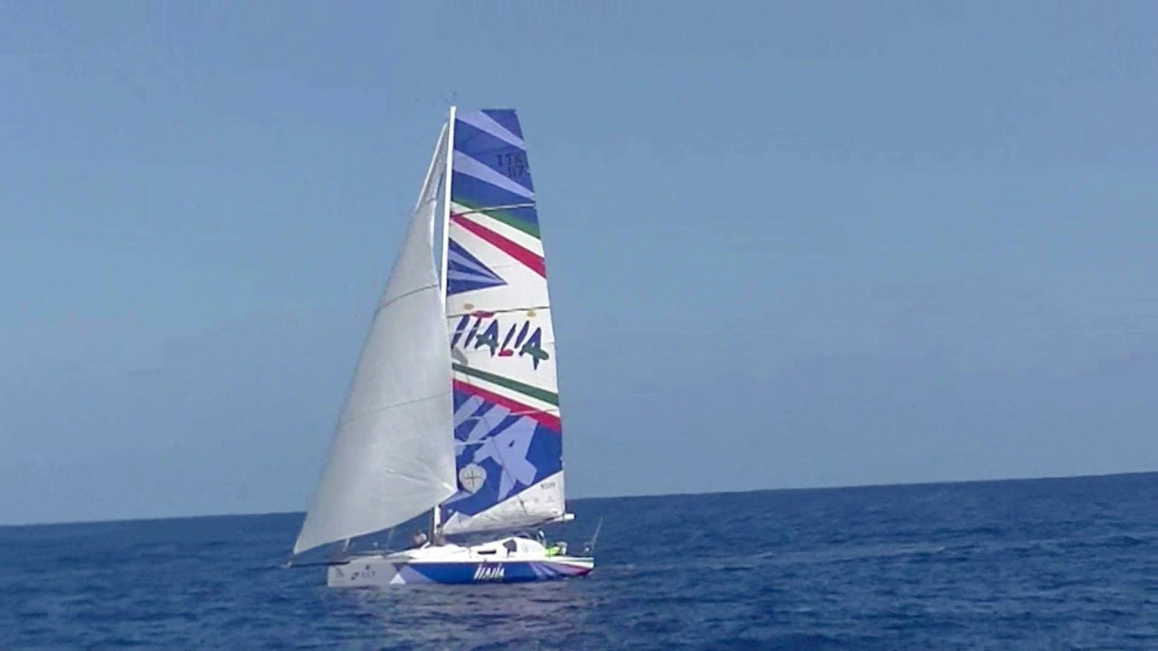 J17 : Jean Le Cam croise le 40 pied Italia / Vendée Globe