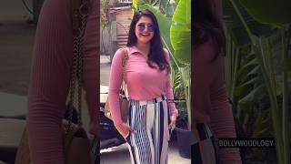 Oh My God...Valentine's day par Zareen Khan galti se aise pehni hai kya?| Bollywoodlogy |Honey Singh