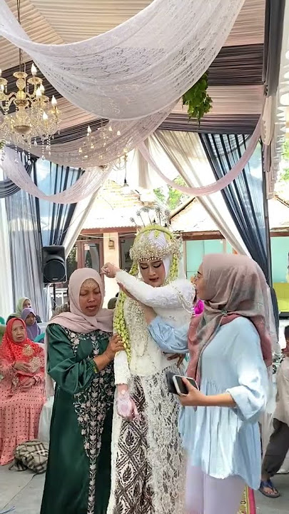 Viral pengantin nangis tanpa pendamping orang tua 😥 #viral #pengantin #jiwayangbersedih #shorts