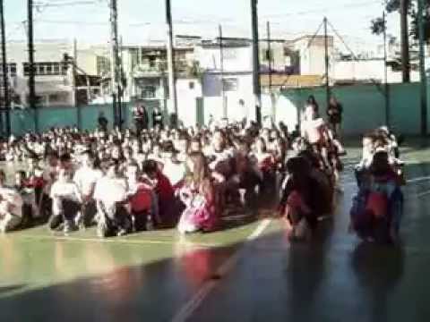 Homenagem ás mães feita pelos alunos dos 4º anos da EE Marly Diva Bonfanti "2013"