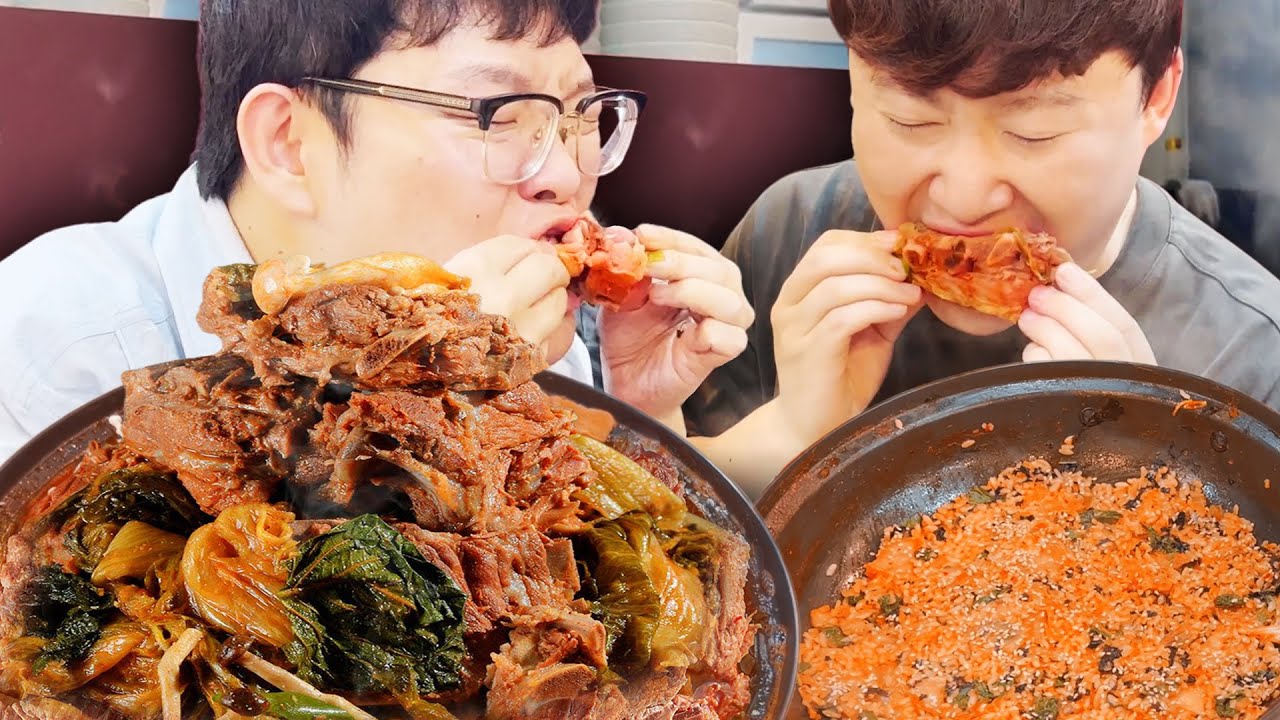 감자탕 대자 뼈추가 푹 끓여서 라면에 볶음밥 극락 먹방 - YouTube