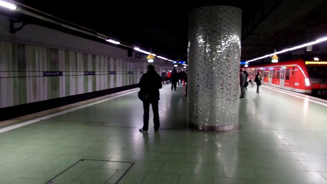 Frankfurt Am Main Hauptbahnhof Tief Ausfahrt Einer S Bahn Der Linie S 
