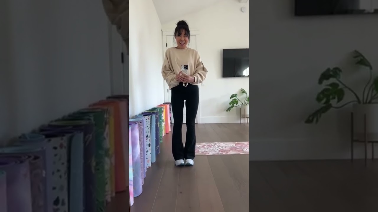 Do you call these yoga pants or flared leggings? 🤔