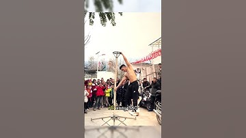 Người đàn ông làm điều kinh ngạc trước đám đông #shorts