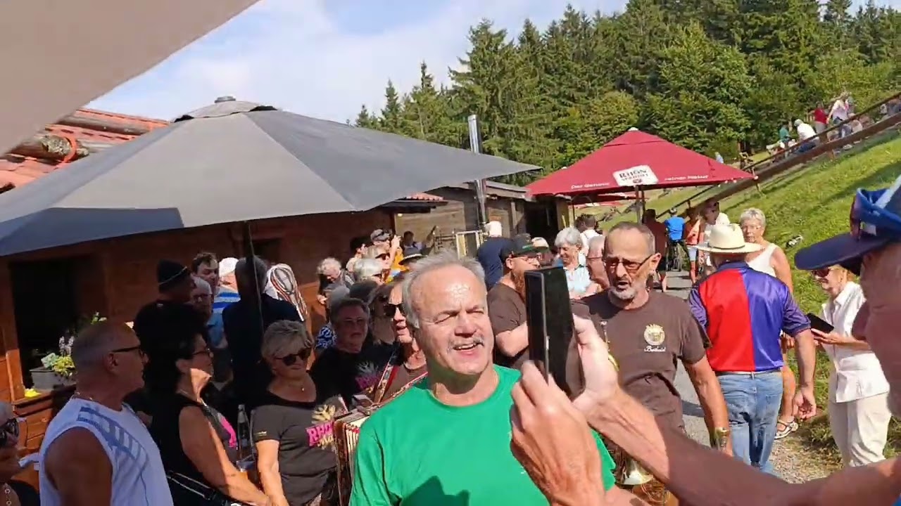 Mitten unter den Fans-Rucksackmusikanten-Gemündener Hütte-15.08.25