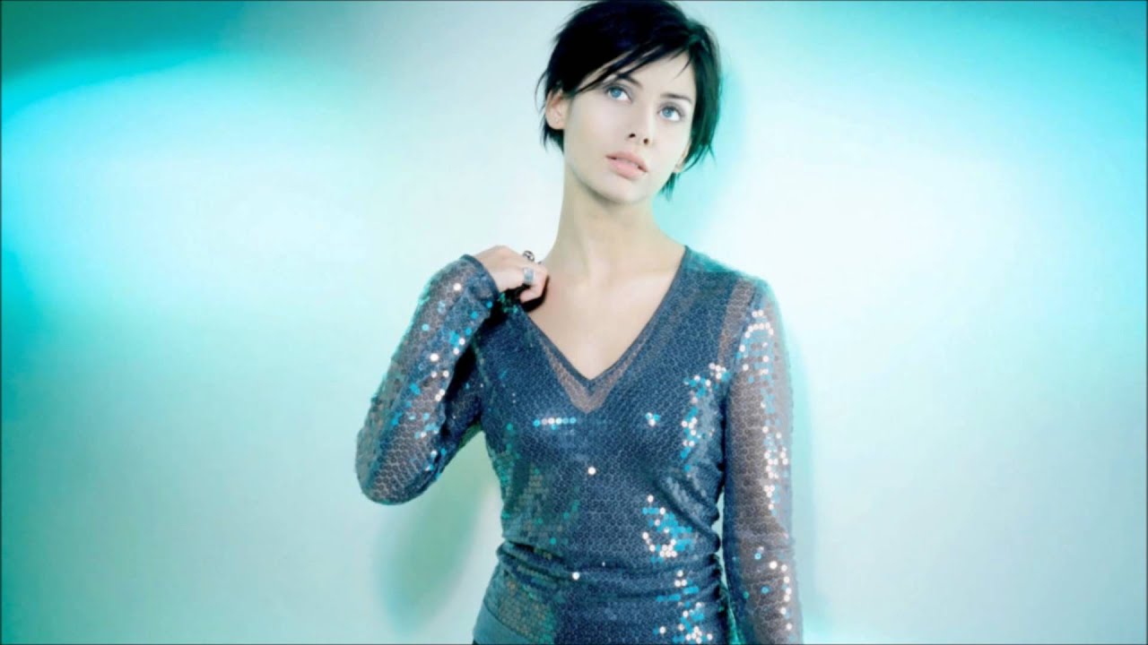 Natasha Henstridge, 2  video slide show.                              Patsy