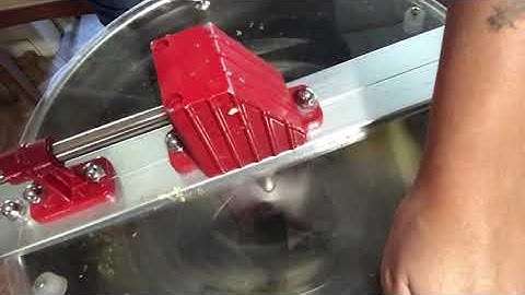 Extracting Honey With 2 Frame Manual Extractor - How to Extract Honey - Beekeeping for Beginners