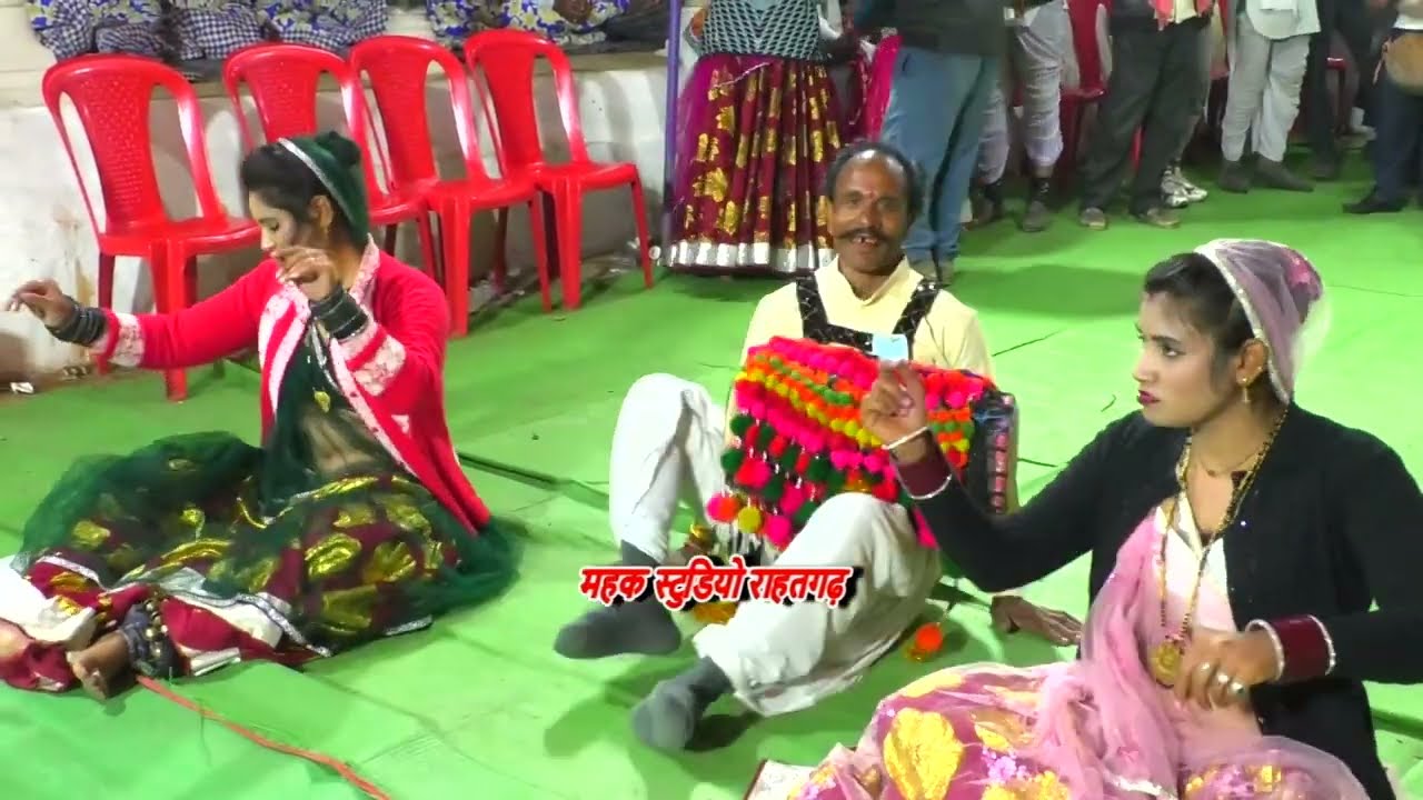 #dehatidance #बुन्देलीराई #देहाती_डांस//हिलकियां रो राई रे मायके में रहो//रंज्जू कुर्मी राघराज दाऊ