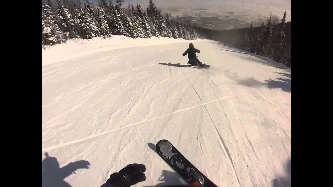 Snowboard carving on a Jones Hovercraft 152