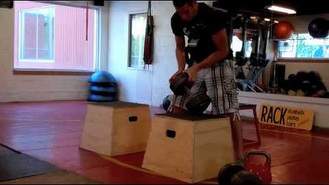 CrossFit - WOD 110720 Demo with Kevin Montoya: Weighted Push-up