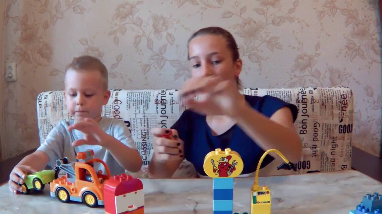 Конструктор  Лего.   Lego Duplo.    Set 10814.    Даша и Арсений распаковывают Lego.