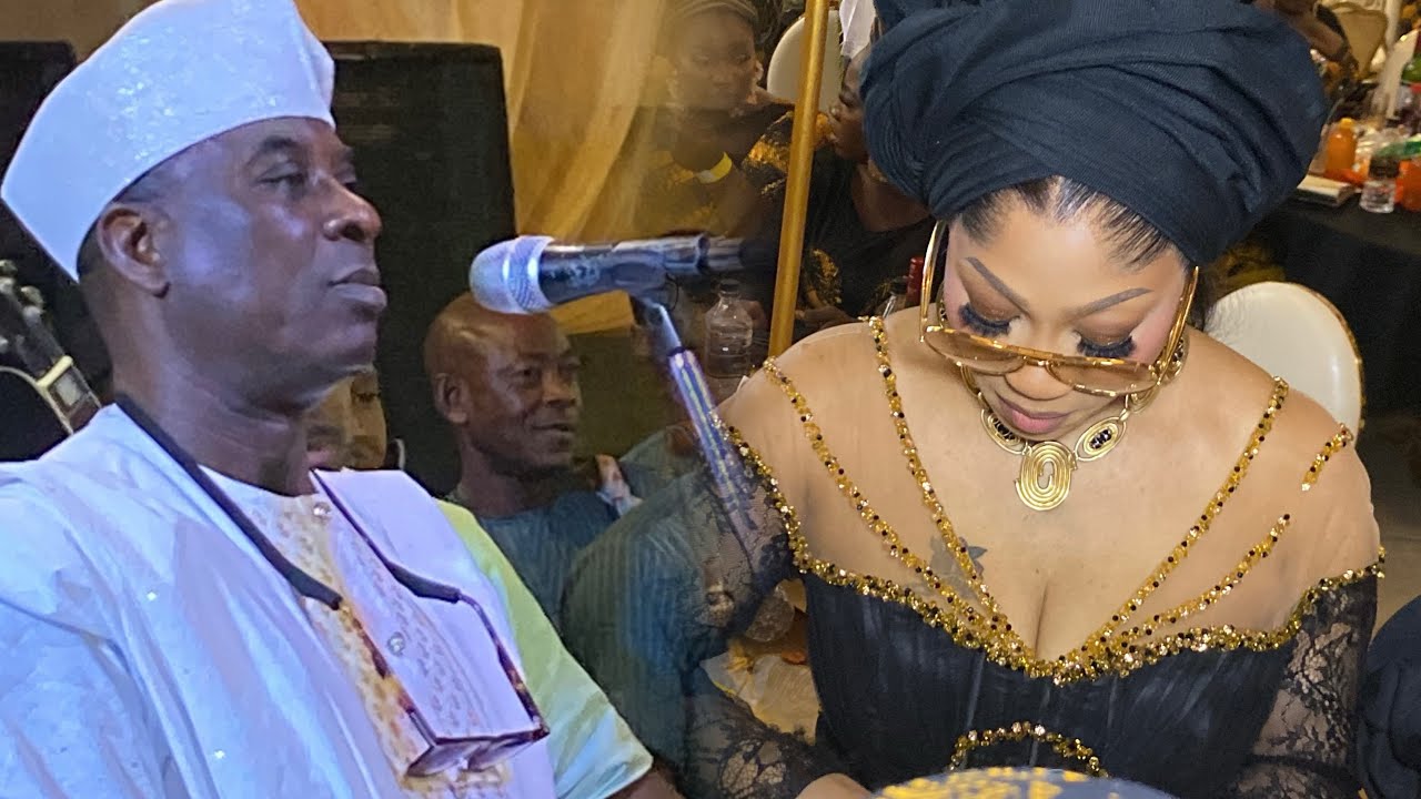 OMOGE SAIDA ROCK STAGE FOR FIRST TIME WITH WASIU AYINDE AFTER SOCIAL MEDIA SAGA