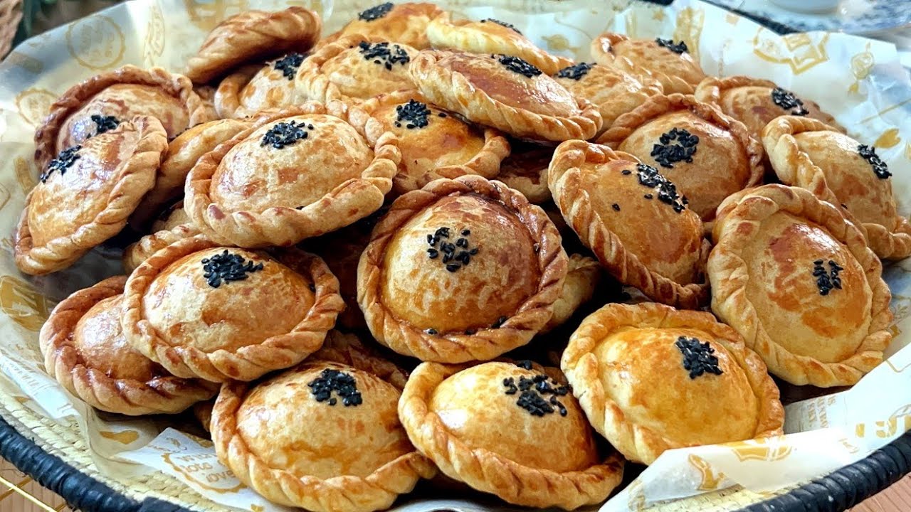 علمتني صديقتي الصنعانية طريقة ناجحه للكعك الصنعاني الهش من ألذ ما يكون✌️