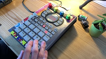 Use hiss in pauses to spice up your lofi hiphop beats! (SP404sx tutorial)