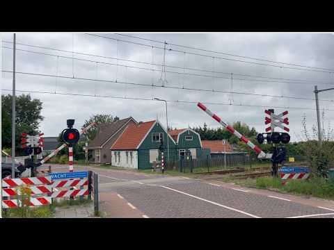 Spoorwegovergang Kwadijk // Dutch Railroad Crossing