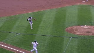 OAK@CWS: Healy uses bare hand, throws out Coats