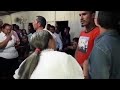 Homem é esfaqueado ao lado de igreja evangélica e corre para dentro do templo para não ser morto