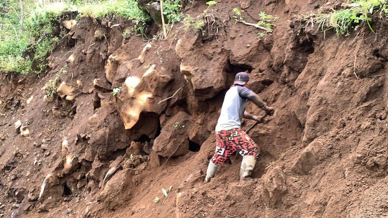 Giant rocks can easily be collapsed manually