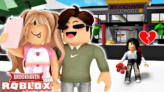 Il Sort Avec La Fille Populaire Du Lycee Sur Brookhaven Roblox Brookhaven Rp Mislicious