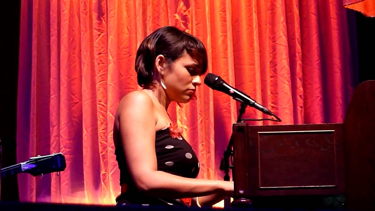 Norah Jones - Sunrise (Live @ Olympia) - YouTube