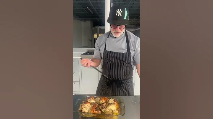 No thermometer? No problem - here is how to tell your chicken is cooked through #chickenhack #short