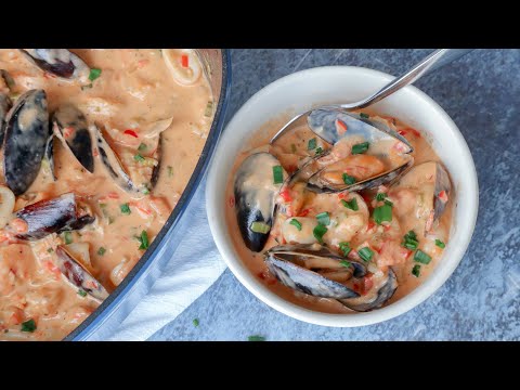 Video: Sopa De Mariscos Con Vino Blanco