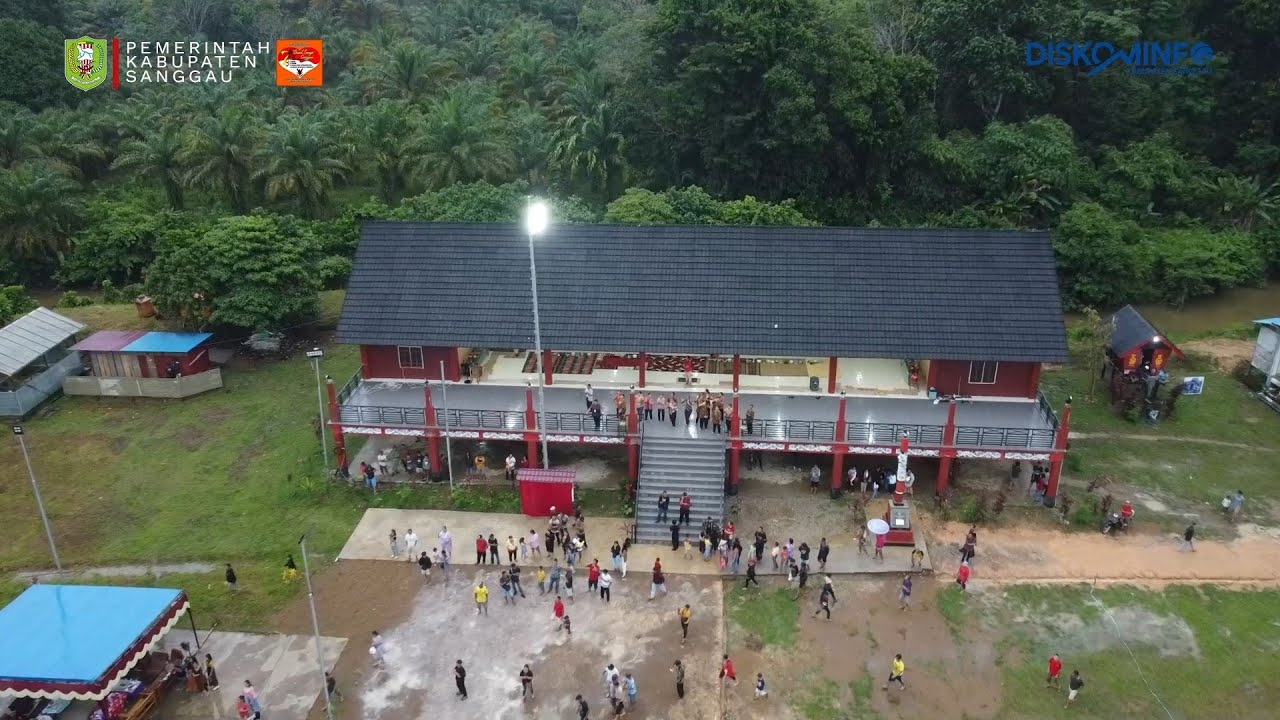 Bupati Sanggau Meresmikan Rumah RADAK TABA Desa Menyabo dan Pembukaan Pekan Raya Menyabo II