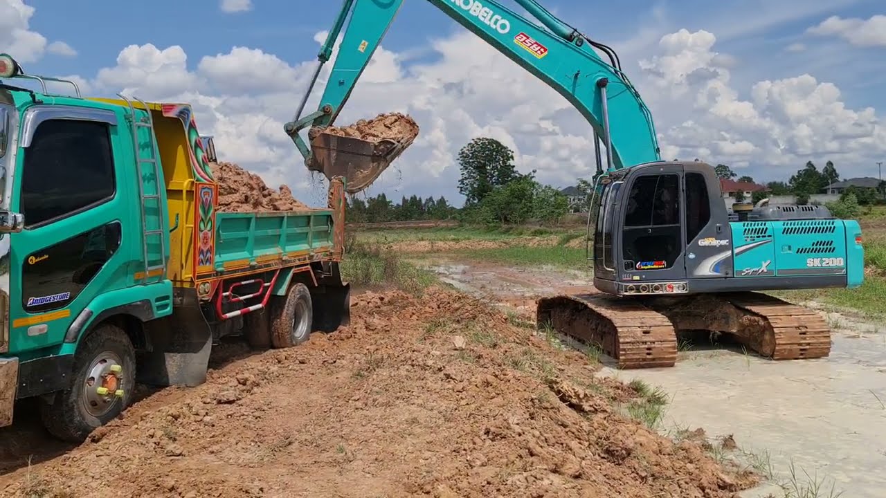 งานนี้เละเทะ มาวิ่งดินหรือมาวิ่งน้ำครับ Dump Truck Excavator