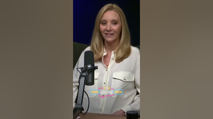 Lisa Kudrow watching Friends after Matthew Perry’s death #lisakudrow #mathewperry #jimmyfall #shorts