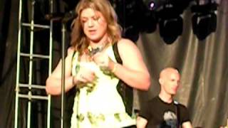 Kelly Clarkson - Never Again @ Orem Summerfest - June 11, 2009