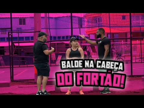 PEGADINHA - COLOCOU O BALDE NA CABEÇA DO BOMBADÃO!