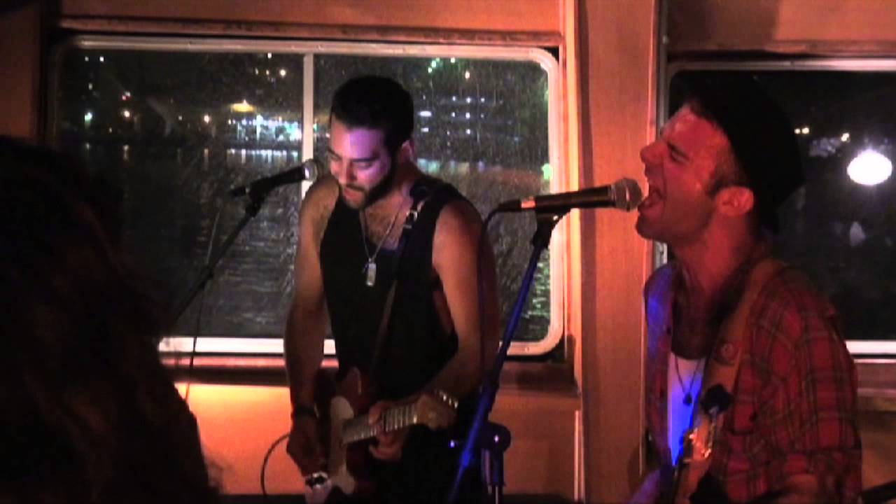 The So So Glos - We Got The Days (Official Music Video)