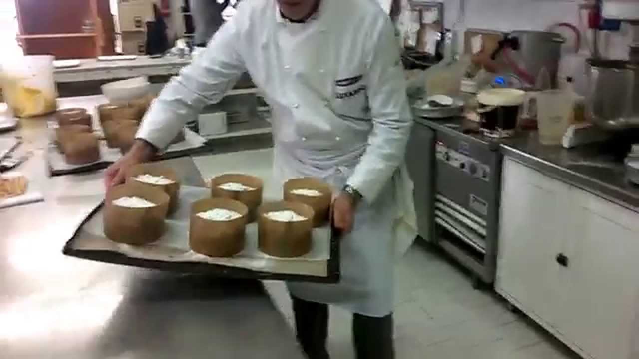 Infornata di panettoni