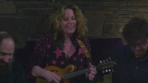 Amy Helm - Carry It Alone (Acoustic Performance)
