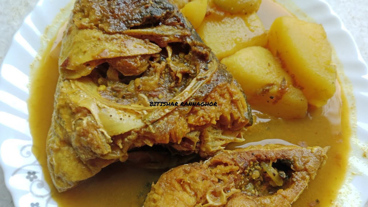 নতুন আলু কাঁচা টমেটো দিয়ে সিলভার কার্প মাছের হালকা ঝোলAlu kacha tomato diye silver carp er  jhol 