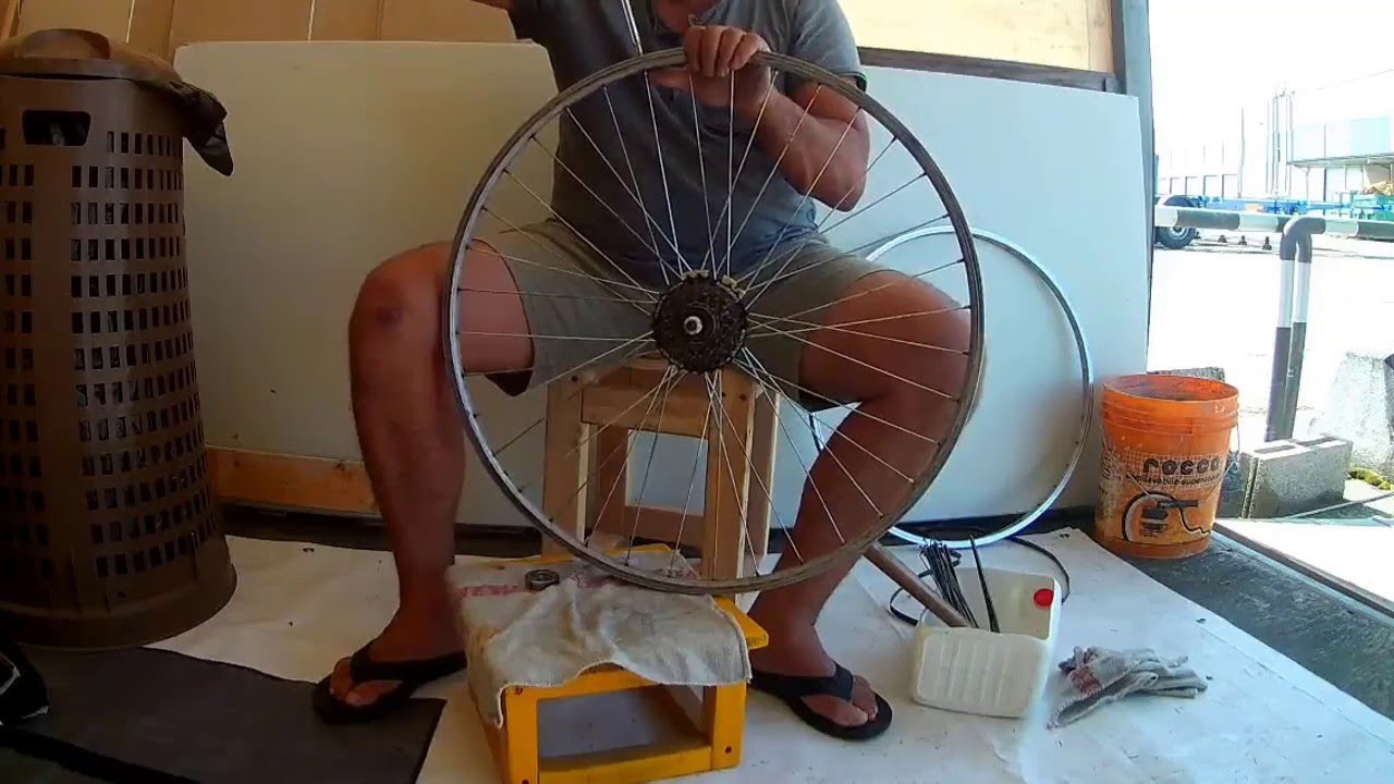 طريقة تغير اسلاك الدراجة لاستقامة دوران العجلة Bicycle repair YouTube