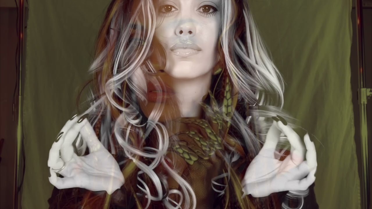 👑 The Queen’s Descendant/ Marta Wiley Acendant