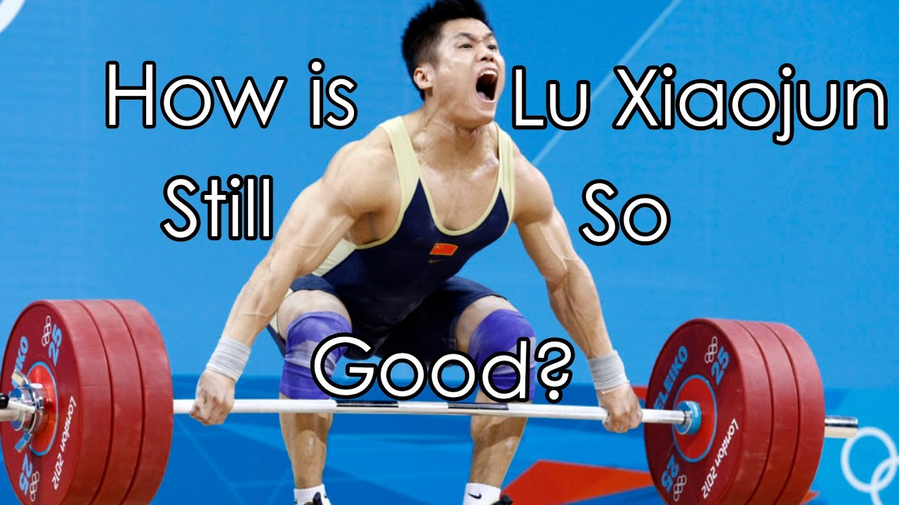 Спортсмены на соревнованиях по тяжелой атлетике поднимают. Люй Сяоцзюнь. Lu Xiaojun тяжелая атлетика. Китайский штангист Люй Сяоцзюнь. Люй Сяоцзюнь тяжелоатлеты Китая.