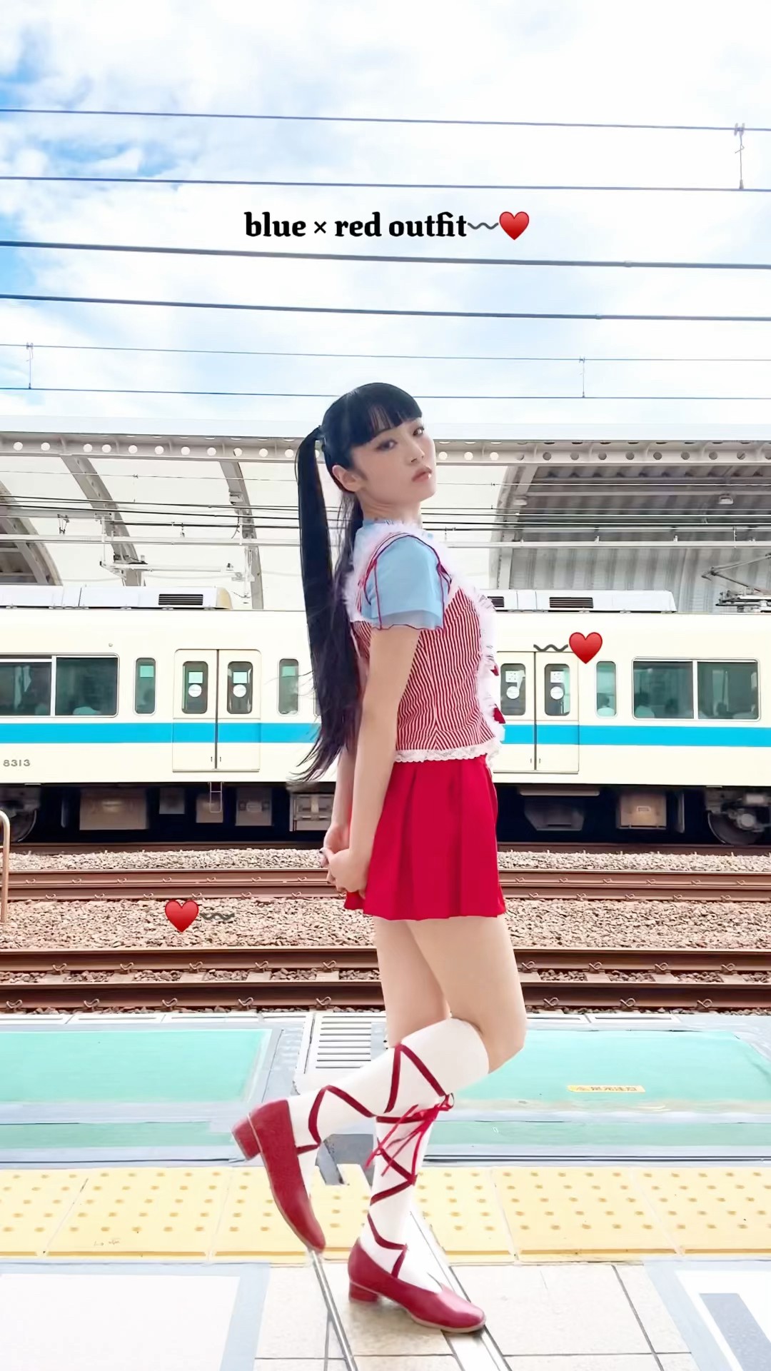 TRAVAS TOKYO 佐藤すみれ コラボスイーツ 総柄 Tシャツ