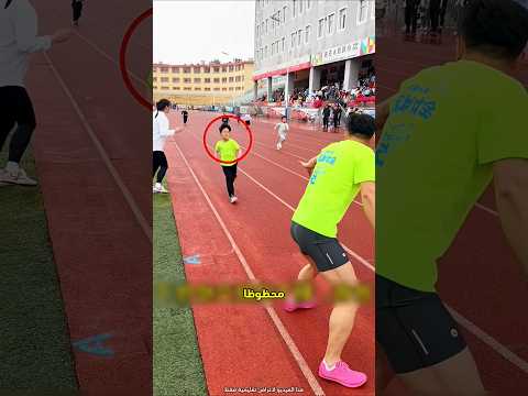 الأب الرياضي جلب الفوز لابنه في السباق المدرسي 